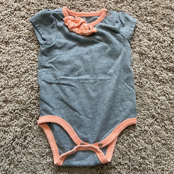 Set of 3 Short Sleeved Onesies - Picture 6 of 7
